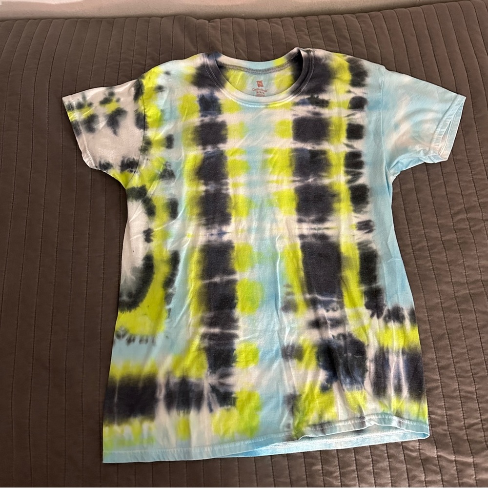 Tie-dye Mens Hanes T-shirt - medium **3/$15 T-shirts** bundle for discou…